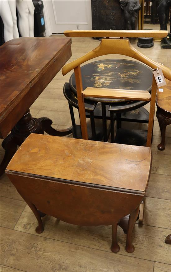 A dumb valet and a 1920s walnut Sutherland table